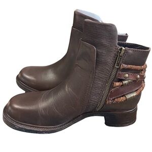 BIG SALE!! New OTBT Brown leather boots sz 6.5 $160
